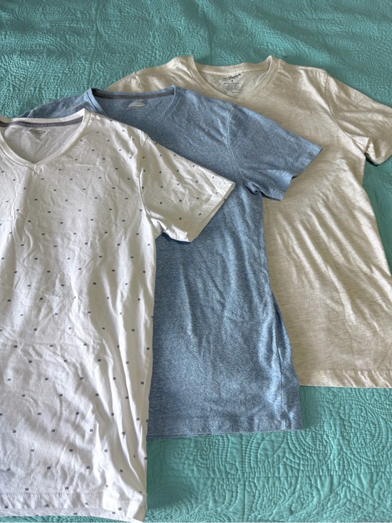 Arizona Jean Company Other - [Arizona & Old Navy] Men 3-Pack Short-Sleeve V-Neck T-Shirts -White, Blue, Cream